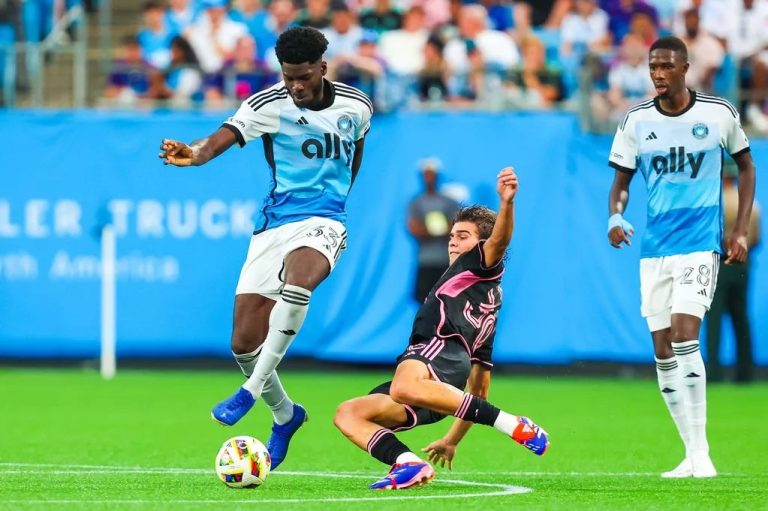 Amerikansk angriber sættes i forbindelse med Tractorboys