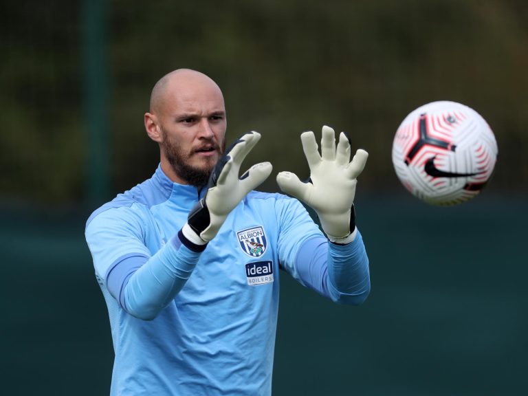 David Button: Man har signet en træner – ikke en målmand