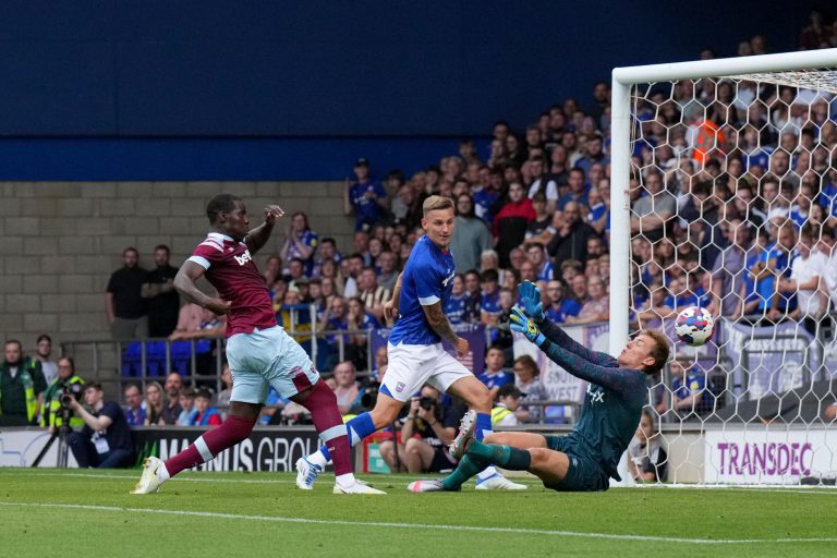 Town taber mod West Ham bag lukkede døre