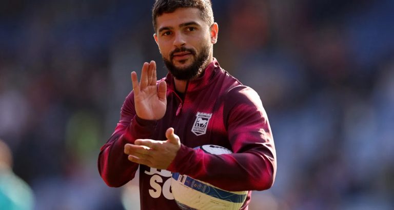 Morsy er landet i Kuwait – staten betaler monsterløn