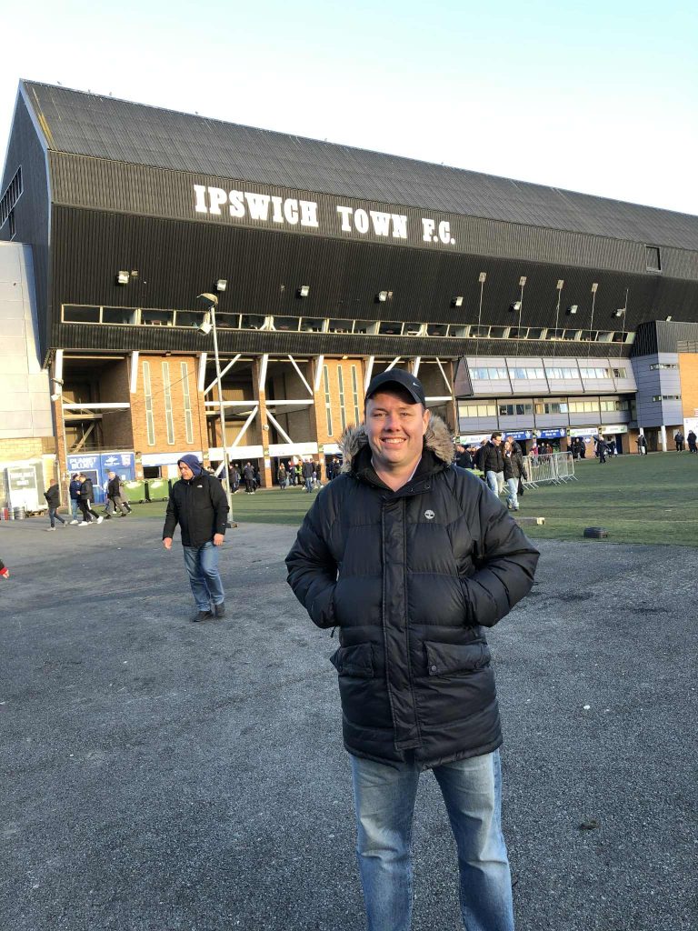Søren bor i Bromley og er (skabs) Ipswich-supporter
