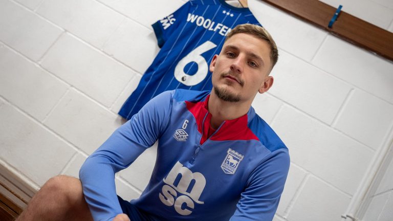 Town afviser Coventrys bud på Woolfenden