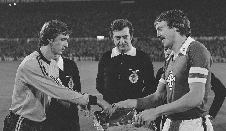 “Six foot two, eyes are blue, Big Al Hunter’s after you”