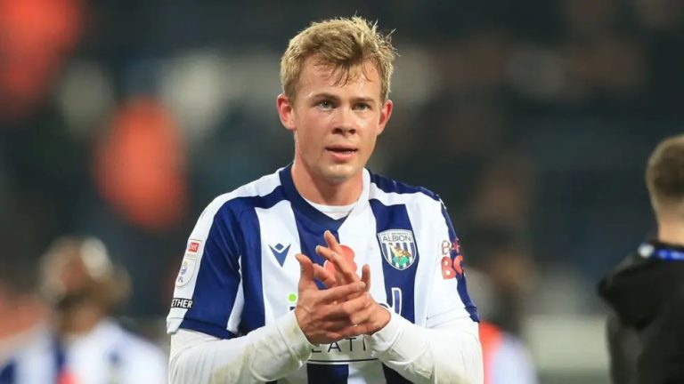 Rygtemøllen snurrer lystigt: Varm nordmand på Town-blokken?