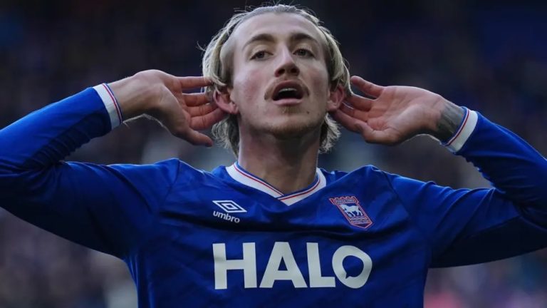 Clarke scores late winner against WBA