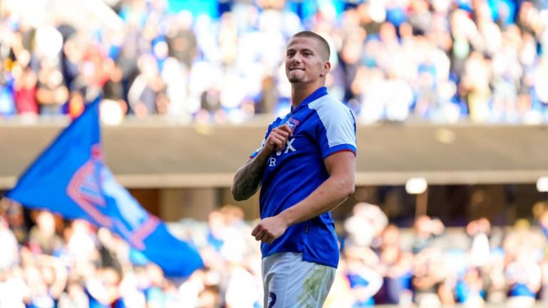 Harry Clarke skriver lånekontrakt med Charlton