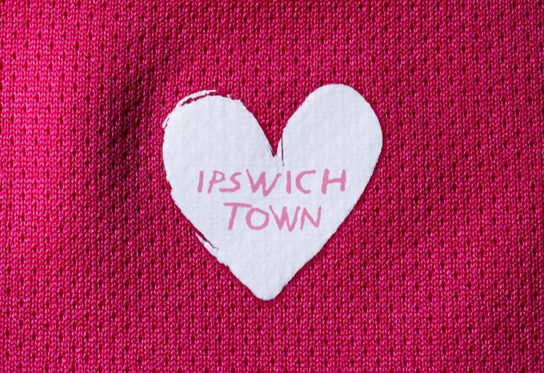 Derby-Ipswich fløjtes først op 13:31