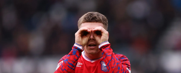 Town holder hovedet koldt og vinder fortjent på Pride Park