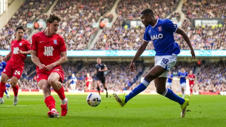 Svineheldig sejr sendte Ipswich op på oprykningsplads