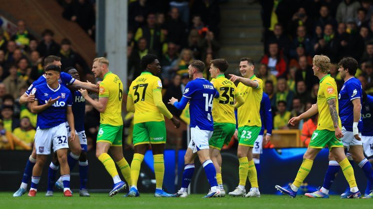 Norwich havde spillet men Ipswich sad på chancerne