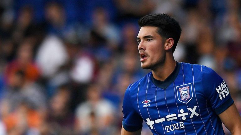 Elkan Baggott solgt til Millwall – har 2,3 mill. følgere på Instagram