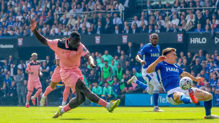 Formationsskift lurer når Ipswich gæster Manchester