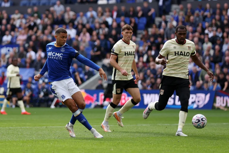 Momentvis godkendt spil men Everton var skarpere