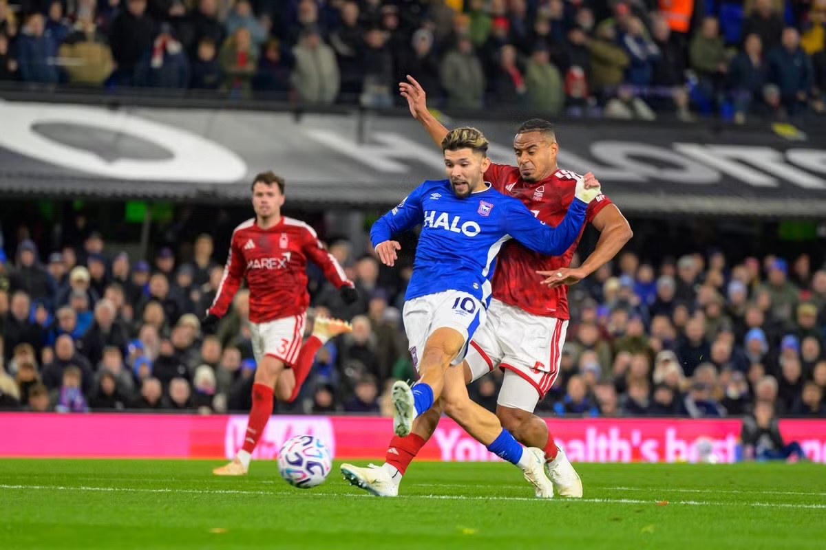 Enciso scorer for Ipswich mod Forest og sikrer Ipswich et heldigt point